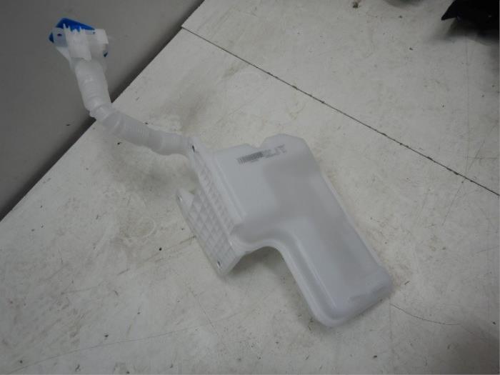 VW Golf 8 Ruitenvloeistof RVS Tank