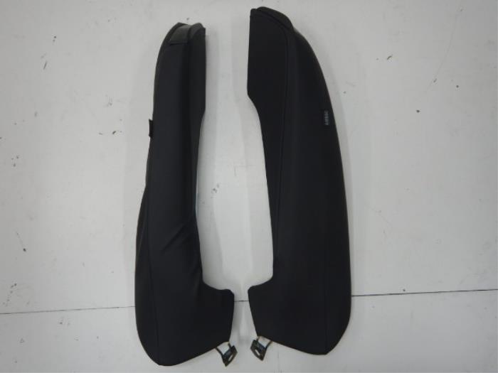VW Golf 7 Kussentjes Set Achterbank Airbag (Leer, leder, leren) 1.0 TSI 124239 01-11-2016 01-08-2020
2.0 GTI 106229 01-11-2013 01-07-2017
1.4 TSI MultiFuel 106414 01-12-2013 01-07-2018
1.5 TSI