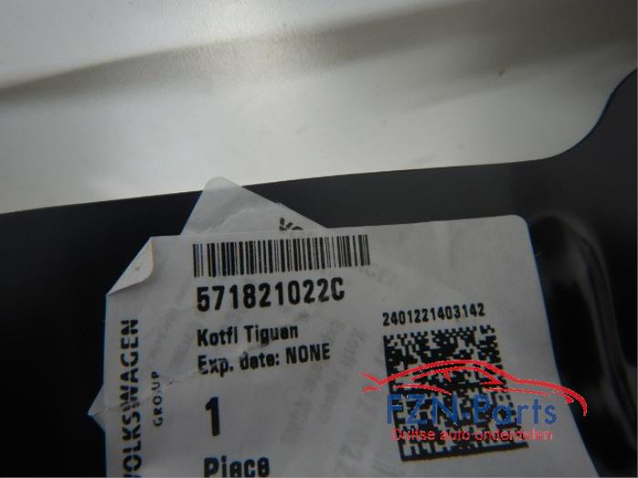 VW Tiguan 571 Zijscherm Spatscherm Rechts Ongespoten NIEUW