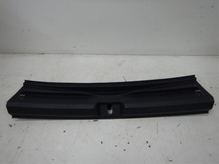 VW Golf 8 Instapbekleding Achterklep