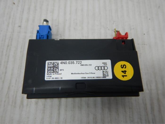 AUX/USB aansluiting Audi E-Tron (22743459)