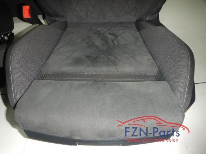 VW Golf 8 5H Interieur Stof Alcantara met Deurpanelen Voorstoelen elektrisch hoogteverstelbaarMassage MIST MODULE Eigen airbags overzetten GEEN STOELVERWARMING5 deurs , Interieur , Stof Alcantara , Stoel Stoelen Achterbank Deurpaneel