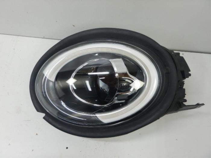 Mini Clubman F56 Koplamp Links 6311749488302 6311749488302KaalKoplamp, Rechts, Clubman F56 One 34994 01-03-2009 01-02-2010
Cooper D 23447 01-10-2007 01-02-2010
Cooper SD 9897 01-02-2011 01-06-2014
Cooper S John Cooper Works