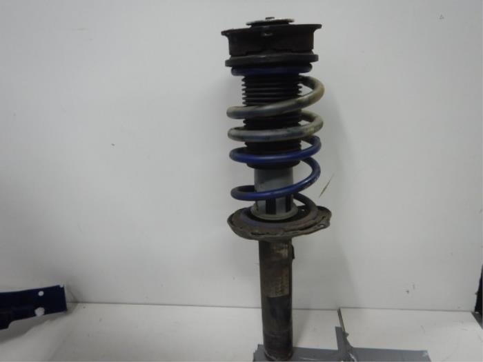 VW Golf 8 R Veerpoot