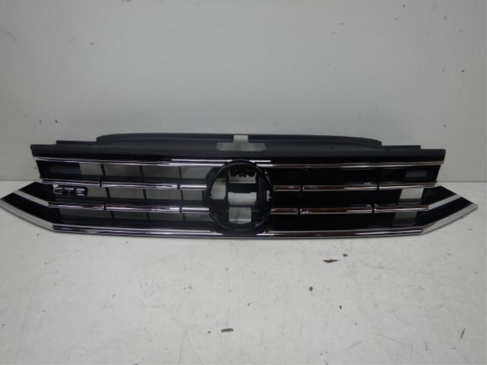VW Passat B8 Facelift GTE Grille