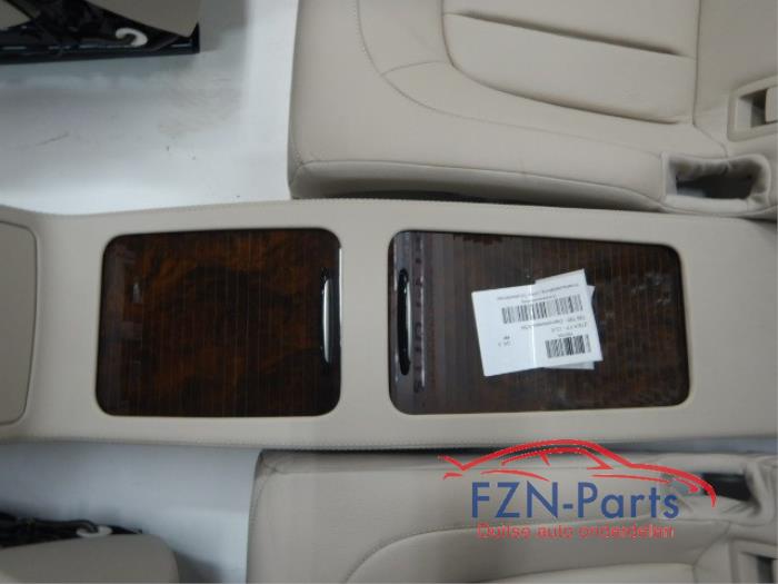 Mercedes Benz CLS W218 Interieur Leder Seidebeige Dashboard Stoelen Elektrisch Verstelbaar En verwarmd, Memory Stoelen Geen Airbags Stoelventilatie