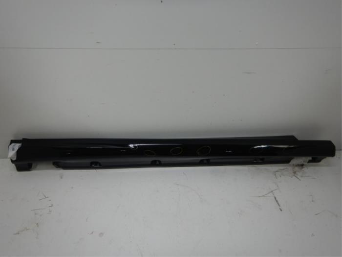 Zijskirt rechts Mercedes ML-Klasse (22727834)