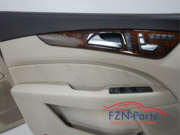 Mercedes Benz CLS W218 Interieur Leder Seidebeige Dashboard Stoelen Elektrisch Verstelbaar En verwarmd, Memory Stoelen Geen Airbags Stoelventilatie