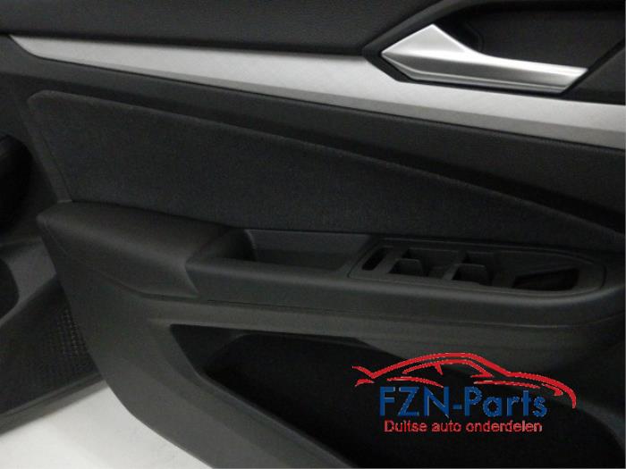 VW Golf 8 Interieur Stof Comfortline met Deurpanelen RHD 2.0 TDI GTD 143527 01-09-2020 07-03-2024
1.0 eTSI