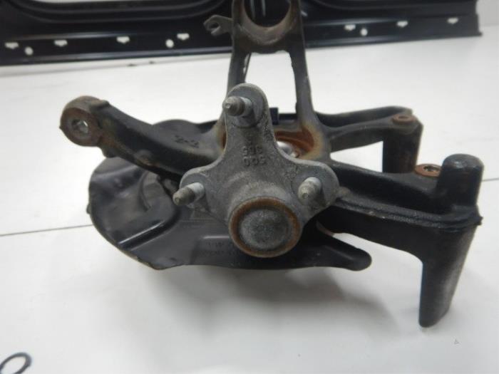 VW Polo 2G Fusee Links-Voor