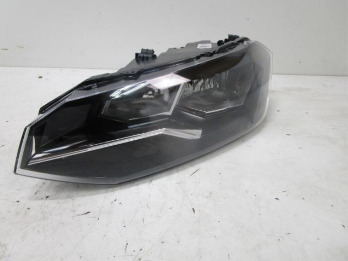 VW Polo 2G Koplamp Halogeen H7 Links NIEUW