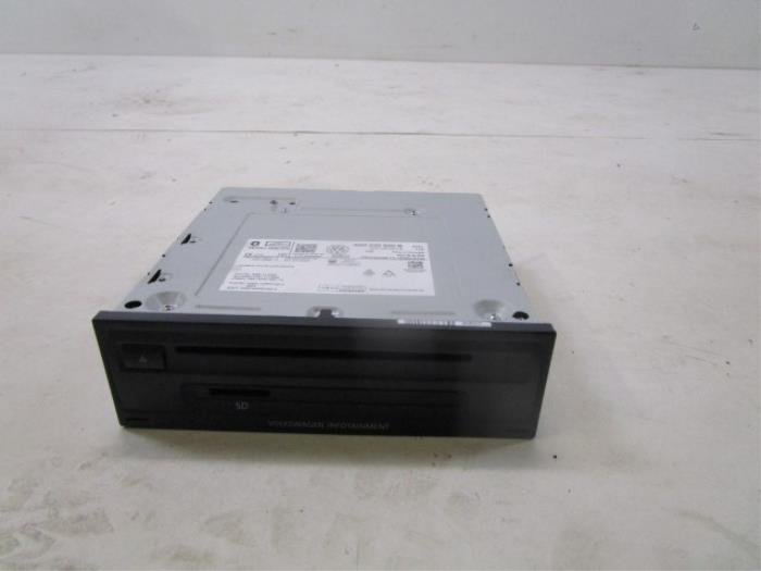 VW Passat B8 Multimediabox