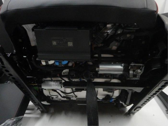 VW Golf 8 Facelift GTI Interieur Leer Compleet Zwart Grijs Rood Voorstoelen Memory, Elektrisch Verstelbaar, VerwarmbaarVerkoelbaar Deurpanelen Verlicht Geen AirbagsInterieur, Compleet 2.0 GTI Clubsport