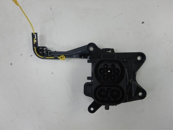 VW Tiguan 571 Hybride Zijscherm laadstopcontact