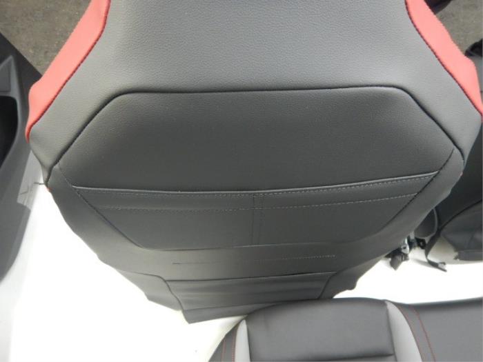 VW Golf 8 Facelift GTI Interieur Leer Compleet Zwart Grijs Rood Voorstoelen Memory, Elektrisch Verstelbaar, VerwarmbaarVerkoelbaar Deurpanelen Verlicht Geen AirbagsInterieur, Compleet 2.0 GTI Clubsport