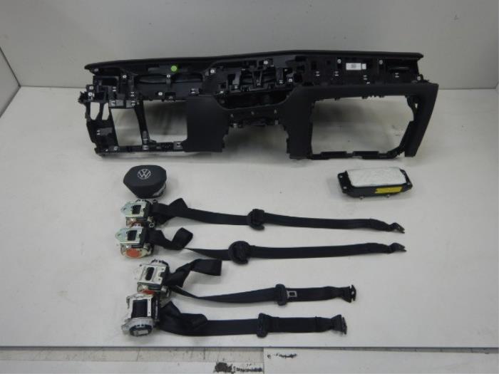 VW Passat B9 Dashboard + Airbagset Zwart Leer