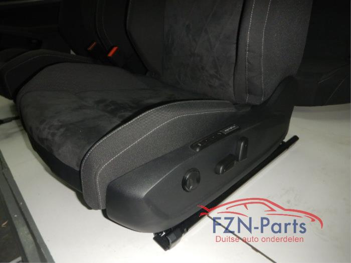 VW Golf 8 5H Interieur Stof Alcantara met Deurpanelen Voorstoelen elektrisch hoogteverstelbaarMassage MIST MODULE Eigen airbags overzetten GEEN STOELVERWARMING5 deurs , Interieur , Stof Alcantara , Stoel Stoelen Achterbank Deurpaneel