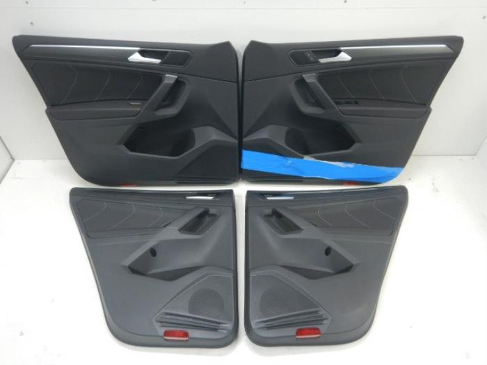 VW Tiguan 5NA Facelift R-Line Deurpanelen Leer Engels Deurpanelen verlicht