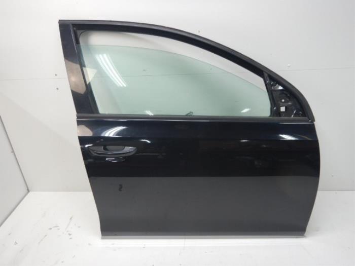 VW Golf 6 Portier Rechts-Voor LC9X Kleur: LC9X Deep Black PearlGebruikerssporen zie fotosPortier, Deur, Rechts 1.6 29991 01-10-2008 01-11-2012
2.0 TDI 4motion 31992 01-05-2009 01-11-2012
1.2 TSI 9621 01-05-2010 01-11-2012
2.0 R 4motion 32626 01-11-2009 01-11-2012
2.0 GTi 10524 01-05-2011 01-11-2012
1.4 29990 01-10-2008 01-11-2012
2.0 TDI 29994 01-10-2008 01-05-2013