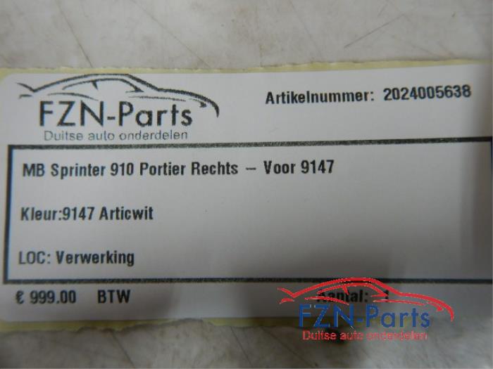 Mercedes-Benz Sprinter W907 Portier Rechts-voor