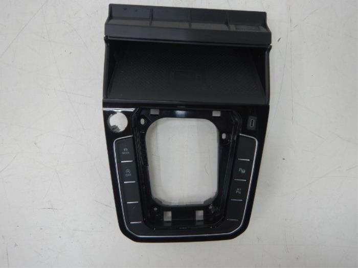 VW Passat B8 DSG Inleg Schakelpook Middenconsole USB-C