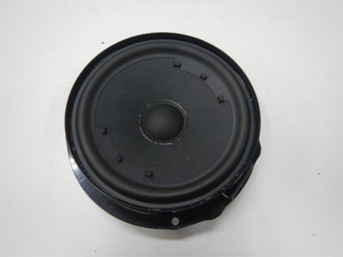 VW Golf 8 Speaker
