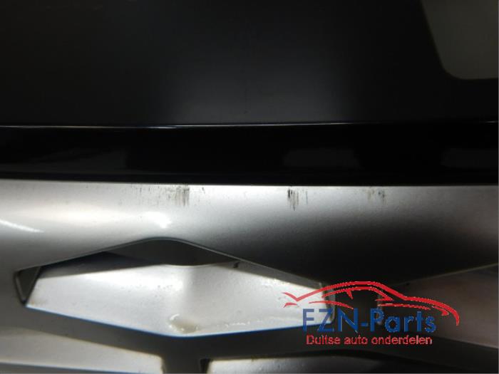 Land Rover Range Rover Sport Hoogglans Zwart Grille Grijs