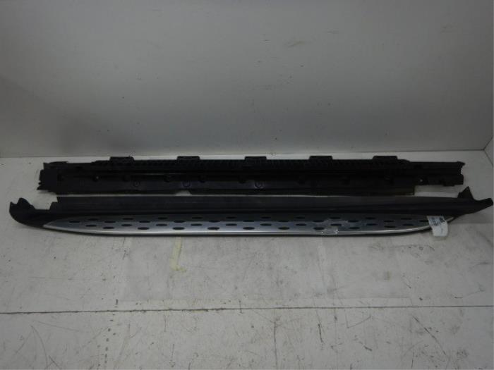 Zijskirt links Mercedes ML-Klasse (22727607)