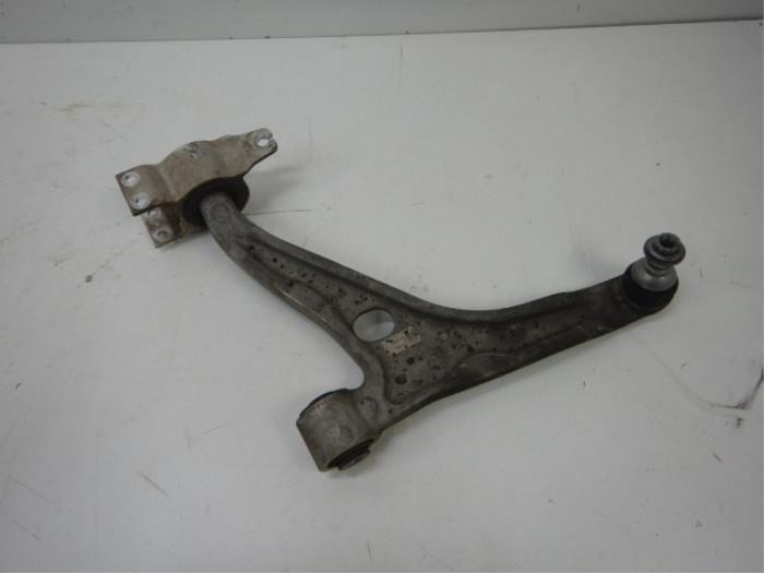 Draagarm links-voor Mercedes B-Klasse (22727500)