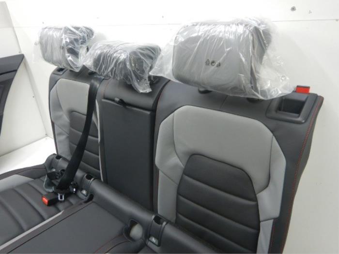 VW Golf 8 Facelift GTI Interieur Leer Compleet Zwart Grijs Rood Voorstoelen Memory, Elektrisch Verstelbaar, VerwarmbaarVerkoelbaar Deurpanelen Verlicht Geen AirbagsInterieur, Compleet 2.0 GTI Clubsport