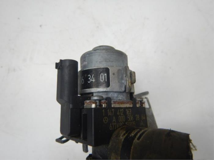 Extra waterpomp Mercedes C-Klasse (22729251)