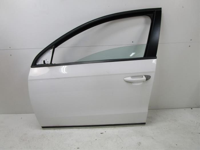 Portier 4Deurs links-voor Volkswagen Passat (22723332)