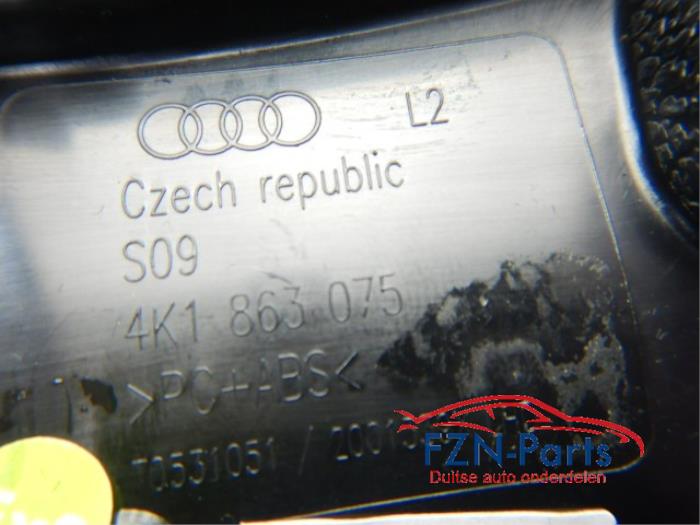 Audi A6 4K C8 onderzijde Dashboardkastje Links