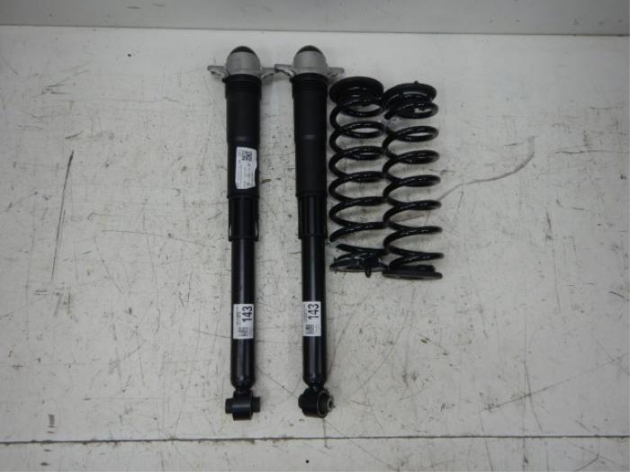 VW Tiguan 5NA Schokdemper + Veren set Achterzijde L+R