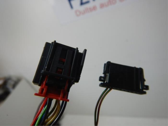 VW Golf 8 Facelift Spiegel Links Inklapbaar Side-assist ( Zij buitenspiegel ) Kleur: LY9T Mythosschwarz ZwartElektrisch verstel verwarm en inklapbaarSide assist past alleen op golf 8 Zij buiten spiegel huis compleet spiegelkap spiegelglas