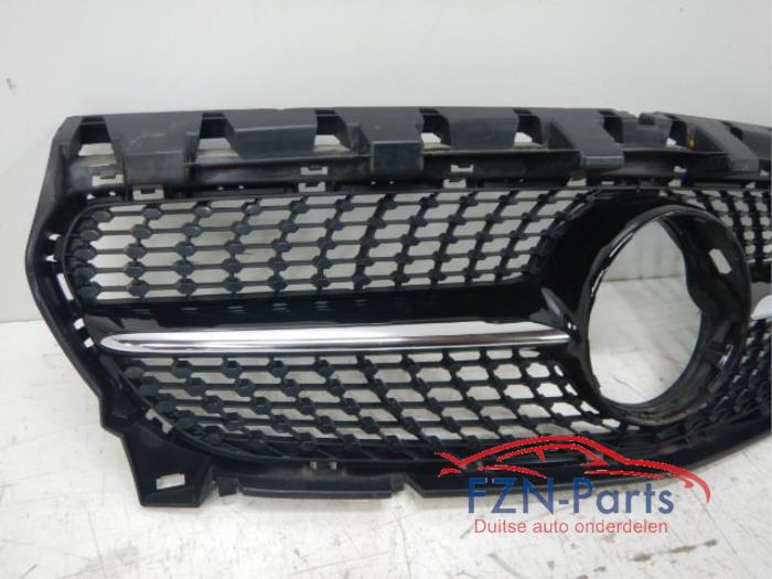 Mercedes-Benz W117 CLA-Klasse Grille