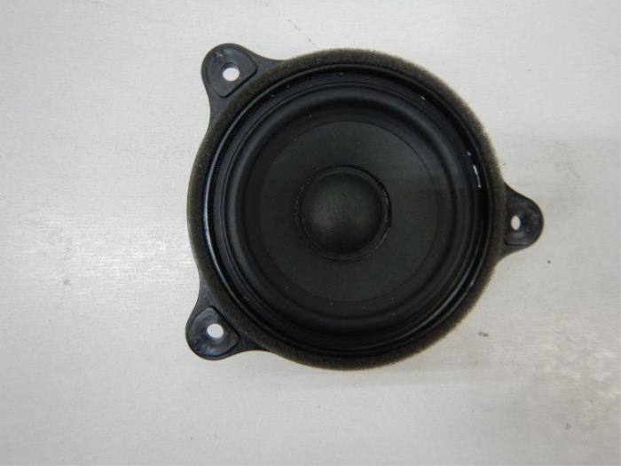 VW Golf 8 Speaker Dashboard Midden