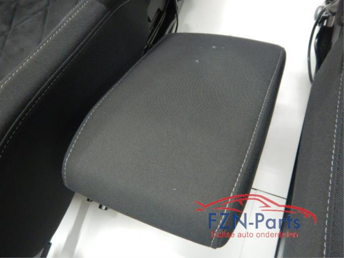 VW Golf 8 5H Interieur Stof Alcantara met Deurpanelen Voorstoelen elektrisch hoogteverstelbaarMassage MIST MODULE Eigen airbags overzetten GEEN STOELVERWARMING5 deurs , Interieur , Stof Alcantara , Stoel Stoelen Achterbank Deurpaneel