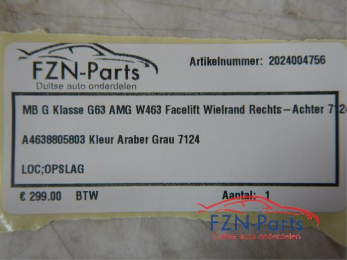 Wielrand achter Mercedes G-Klasse (22743273)