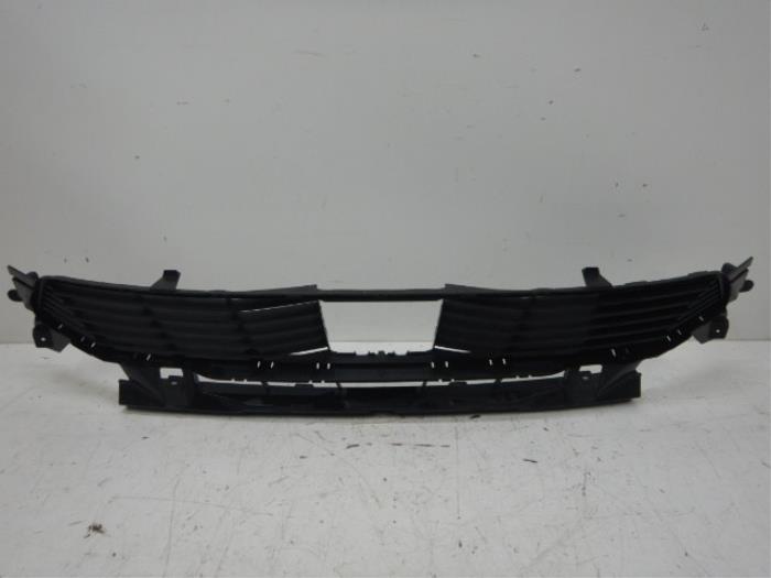 Peugeot 5008 Bumper Grille Adaptieve Cruise Control