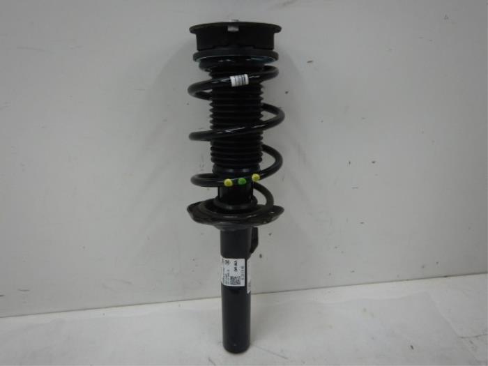 VW Passat B8 Veerpoot Links/Rechts-Voor