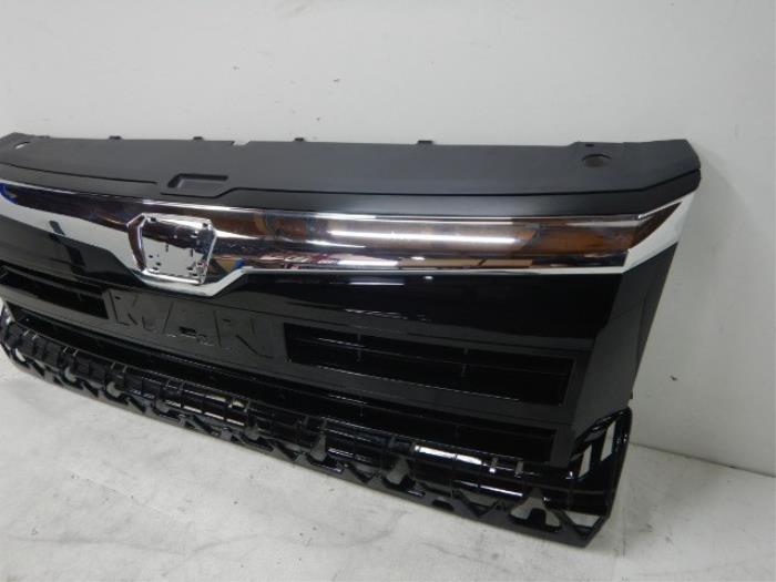 Man TGE Grille Hoogglans Chroom
