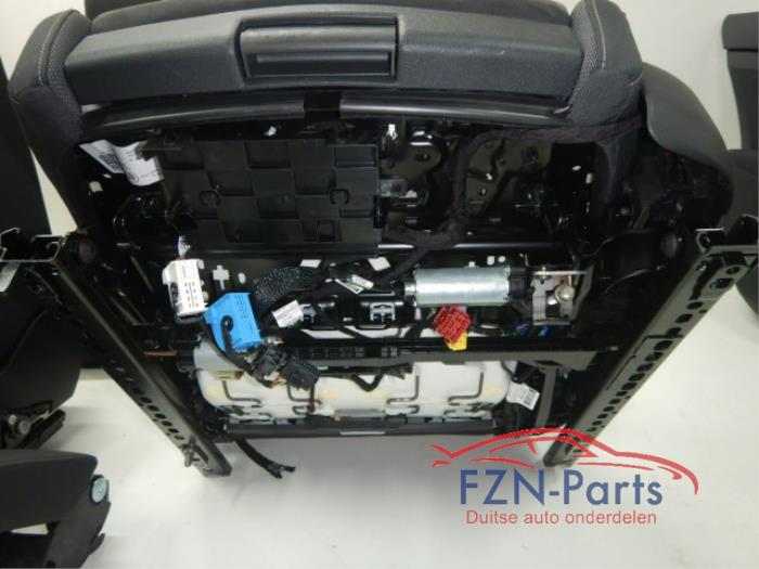 VW Golf 8 5H Interieur Stof Alcantara met Deurpanelen Voorstoelen elektrisch hoogteverstelbaarMassage MIST MODULE Eigen airbags overzetten GEEN STOELVERWARMING5 deurs , Interieur , Stof Alcantara , Stoel Stoelen Achterbank Deurpaneel