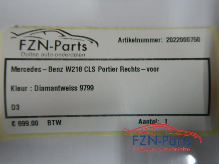 Mercedes-Benz W218 CLS-Klasse Portier Rechts-voor Wit