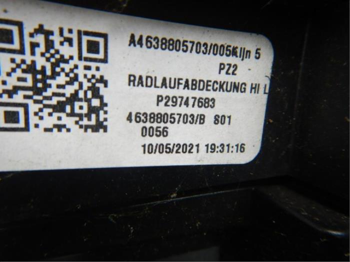 Wielrand achter Mercedes G-Klasse (22744494)