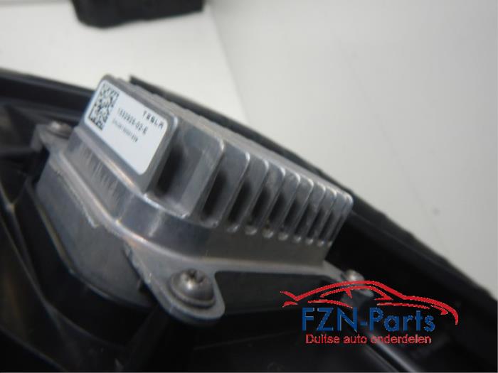 Tesla Model 3 Facelift Koplamp Links Volled