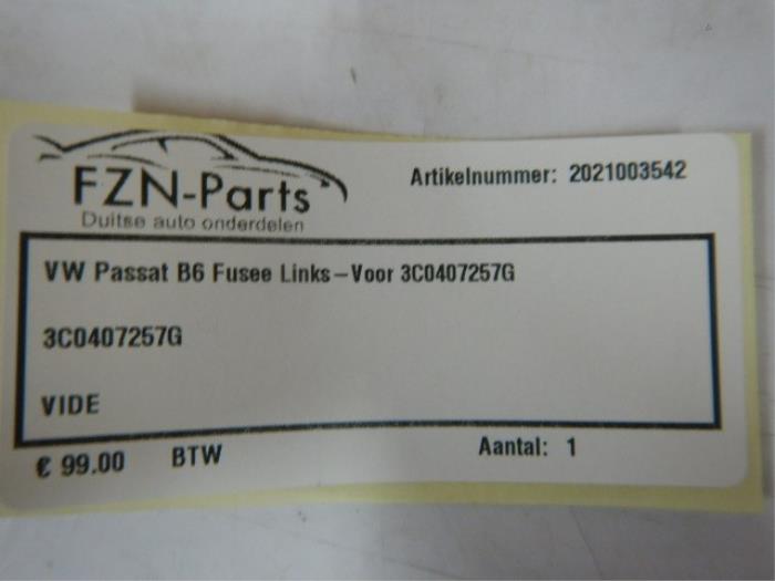 VW Passat B6 Fusee Links-Voor