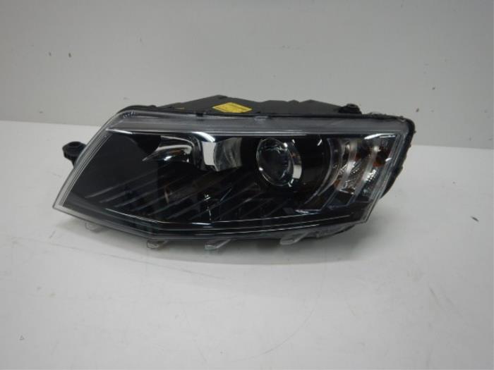 Koplamp links Skoda Octavia (22721828)