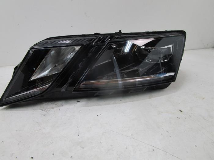 Koplamp links Skoda Octavia (22721872)