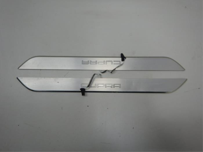 Cupra Leon Inleg Verlichte Dorpellijst Set